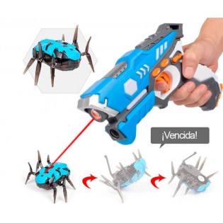 Pistola láser de batalla con cucaracha robótica